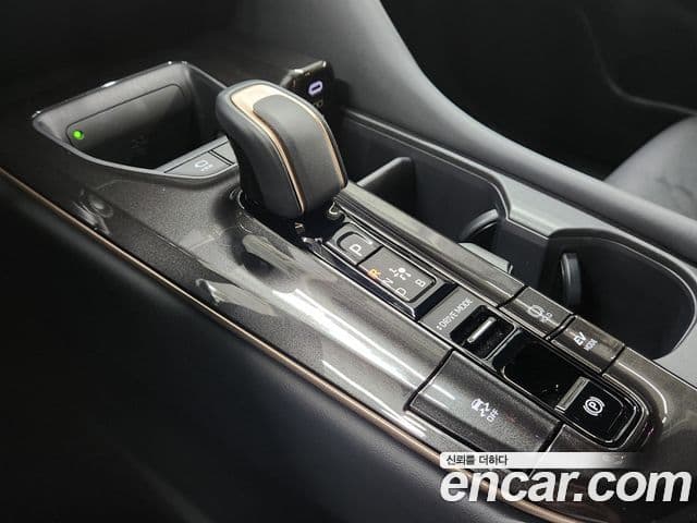 Toyota Crown Crossover 2024 — Şəkil 8/19