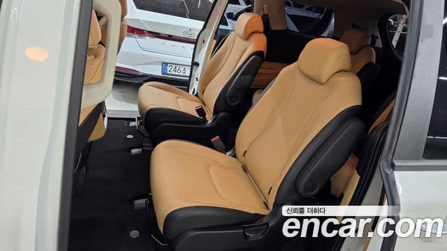 Kia Carnival 2022 — Şəkil 17/20