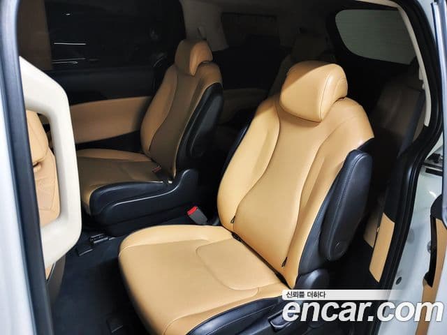 Kia Carnival 2022 — ფოტო 7/20