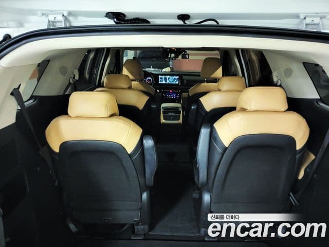 Kia Carnival 2022 — ფოტო 8/20