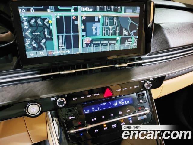 Kia Carnival 2022 — ფოტო 15/20