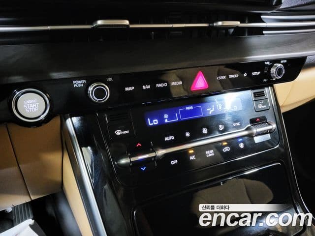 Kia Carnival 2022 — ფოტო 16/20