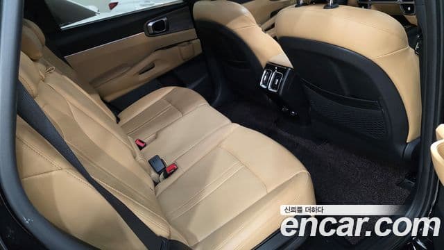 Kia Sorento 2023 — Фото 17/20