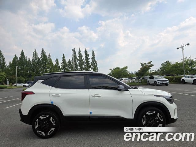 Kia Seltos 2022 — ფოტო 19/20