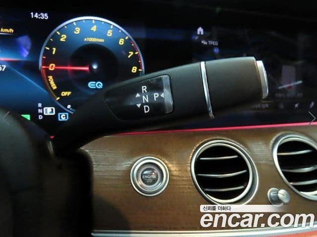 Mercedes-Benz E-Class 2021 — Şəkil 19/20
