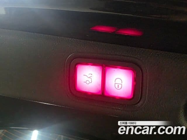 Mercedes-Benz E-Class 2020 — ფოტო 15/20