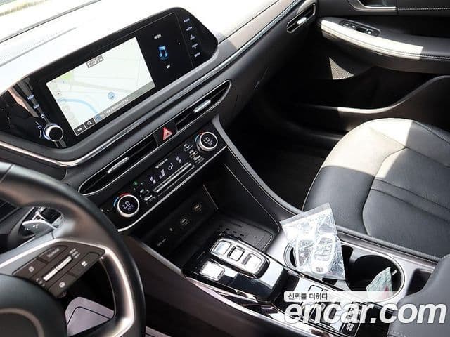 Hyundai Sonata 2022 — ფოტო 9/20