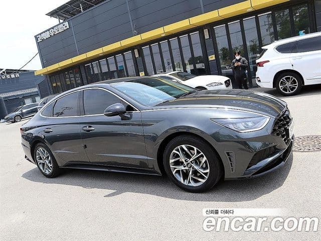 Hyundai Sonata 2022 — ფოტო 19/20