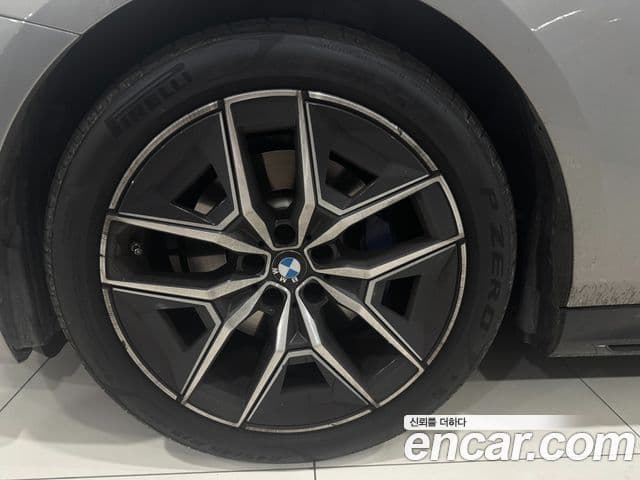 BMW 5 Series 2025 — ფოტო 4/17