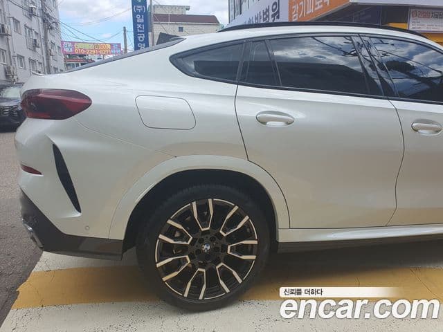 BMW X6 2025 — Photo 15/17