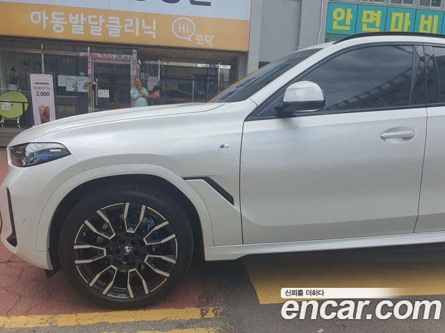 BMW X6 2025 — Photo 10/17