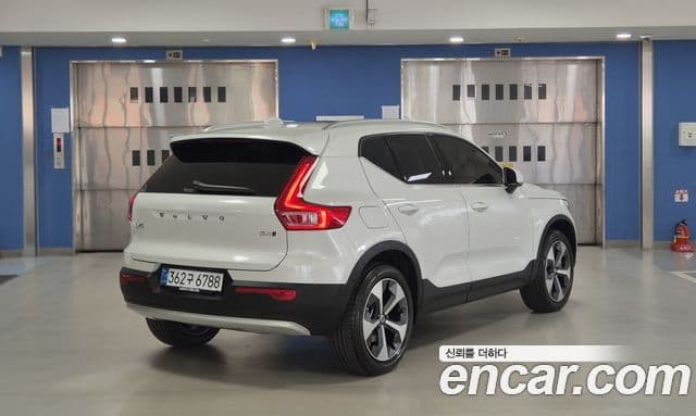 Volvo XC40 2025 — Фото 1/20
