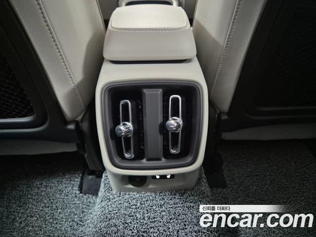 Volvo XC40 2025 — Фото 17/20