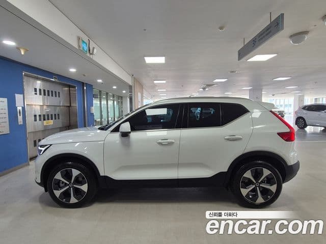 Volvo XC40 2025 — Фото 19/20