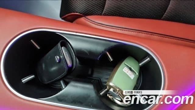 Genesis GV70 2021 — фото 15 из 18