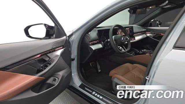 BMW 5 Series 2025 — ფოტო 10/20
