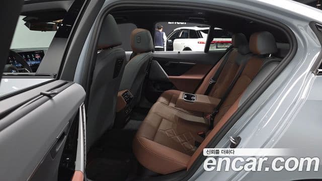 BMW 5 Series 2025 — ფოტო 12/20