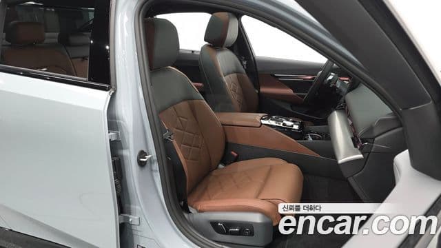 BMW 5 Series 2025 — Photo 8/35