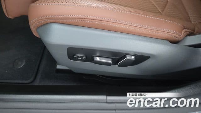 BMW 5 Series 2025 — Photo 32/35