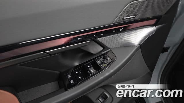 BMW 5 Series 2025 — Photo 21/35