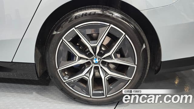 BMW 5 Series 2024 — Photo 2/31