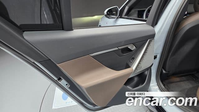BMW 5 Series 2024 — Photo 18/31