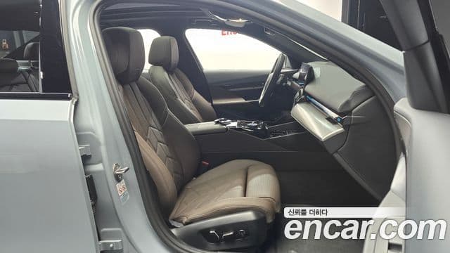 BMW 5 Series 2024 — Photo 14/31