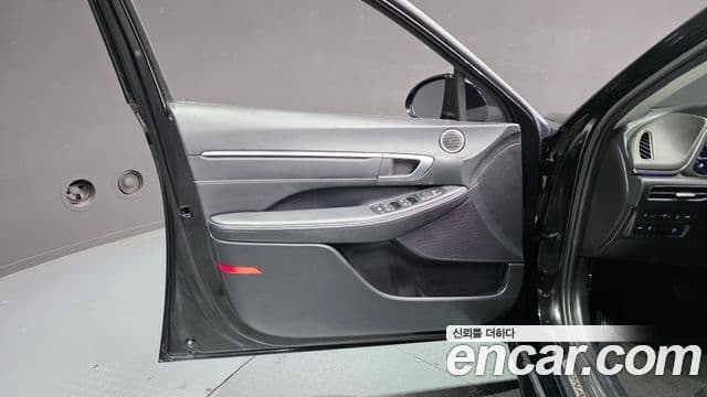 Hyundai Sonata Hybrid 2021 — Photo 16/30