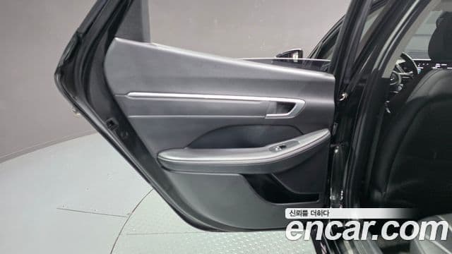 Hyundai Sonata Hybrid 2021 — Photo 7/30