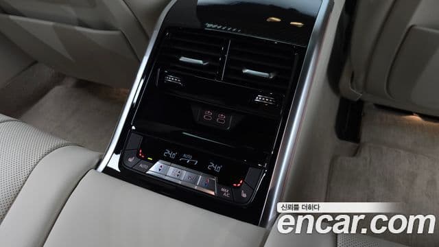 BMW 8 Series 2025 — Фото 19/20