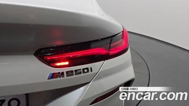 BMW 8 Series 2025 — Photo 25/33