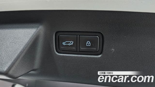 Hyundai Santa Fe 2023 — ფოტო 17/20