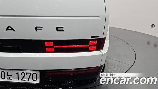 Hyundai Santa Fe 2023 — Photo 6/38