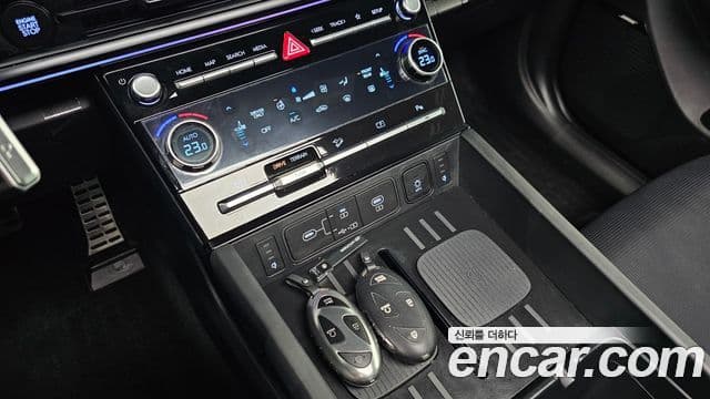 Hyundai Santa Fe 2023 — Photo 17/38
