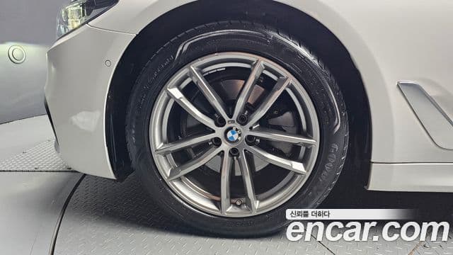 BMW 5 Series 2018 — Şəkil 5/20