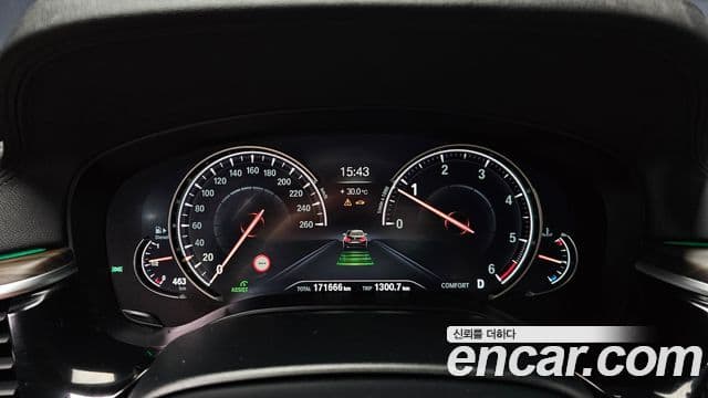 BMW 5 Series 2018 — Şəkil 8/20