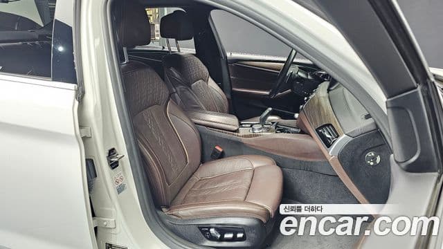BMW 5 Series 2018 — Şəkil 11/20