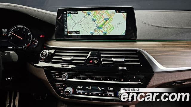 BMW 5 Series 2018 — Şəkil 14/20