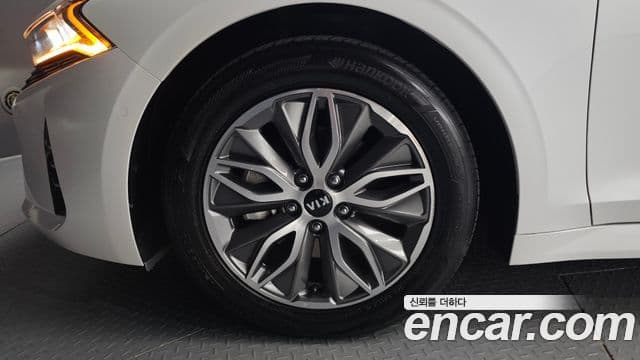 Kia K5 2021 — ფოტო 5/20