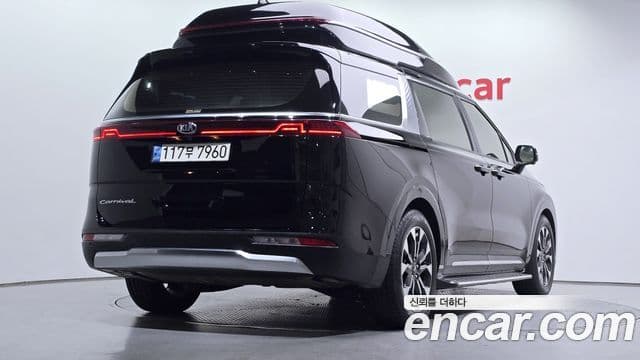 Kia Carnival 2021 — Фото 2/20