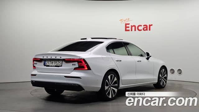 Volvo S60 2024 — Фото 2/20