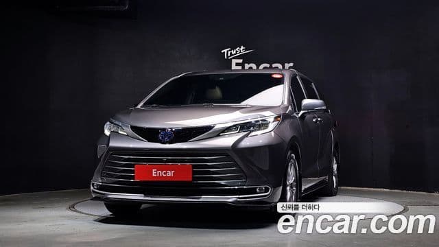 Toyota Sienna 2023 — ფოტო 3/20