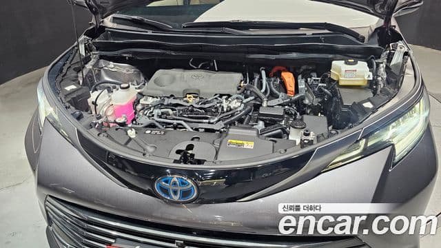 Toyota Sienna 2023 — ფოტო 6/20