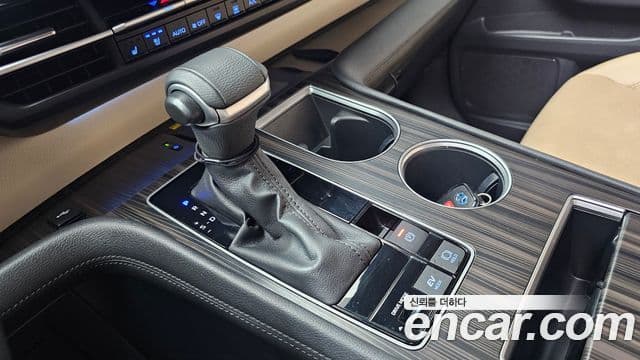 Toyota Sienna 2023 — ფოტო 9/20