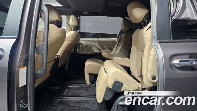 Toyota Sienna 2023 — ფოტო 13/20