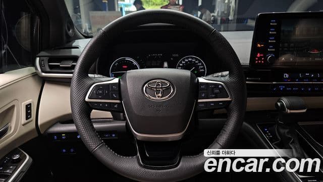 Toyota Sienna 2023 — ფოტო 15/20