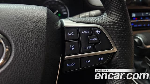 Toyota Sienna 2023 — ფოტო 17/20