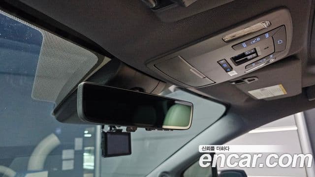 Toyota Sienna 2023 — ფოტო 20/20