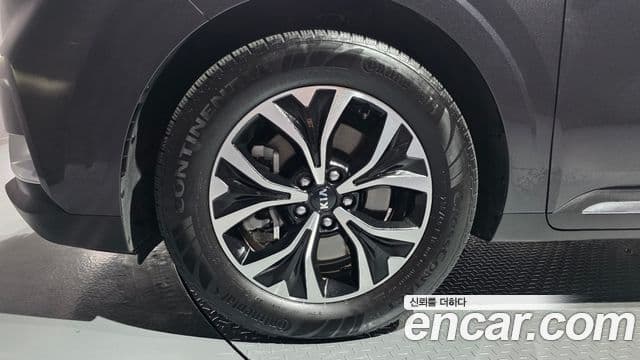 Kia Carnival 2021 — фото 5 из 20