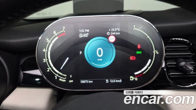 Mini Cooper S Convertible 2023 — ფოტო 8/20